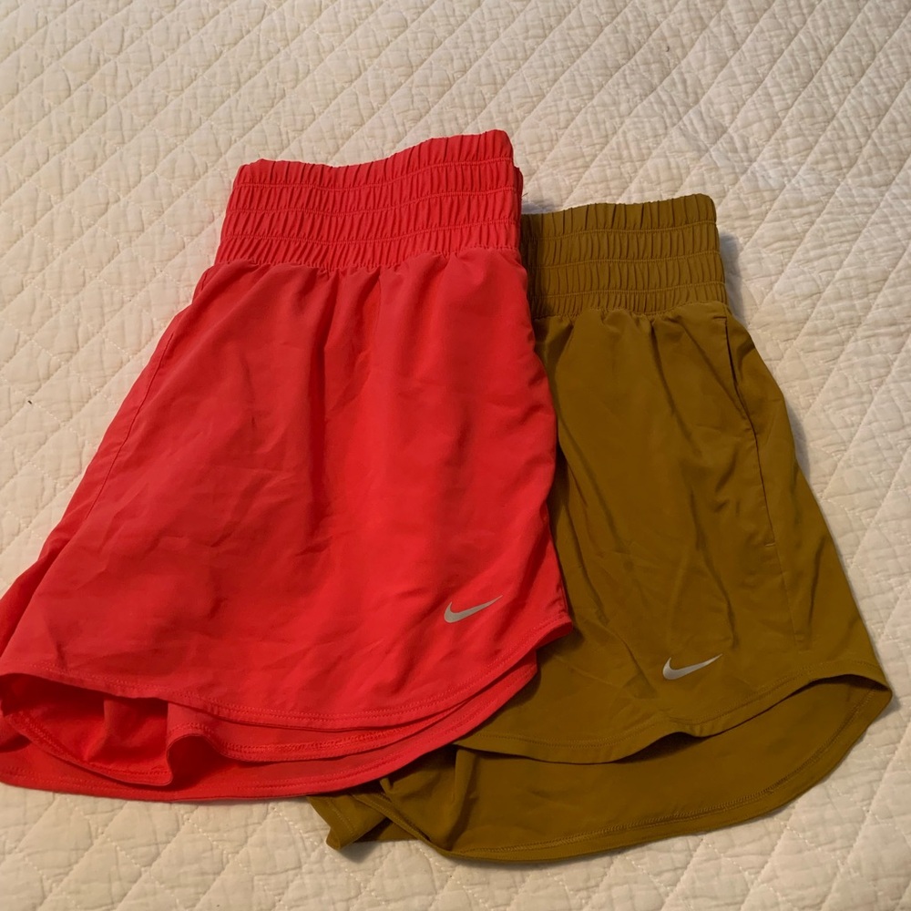 Light British Tan - Nike Women's Dri-FIT Ultra High-Waisted 3" Shorts